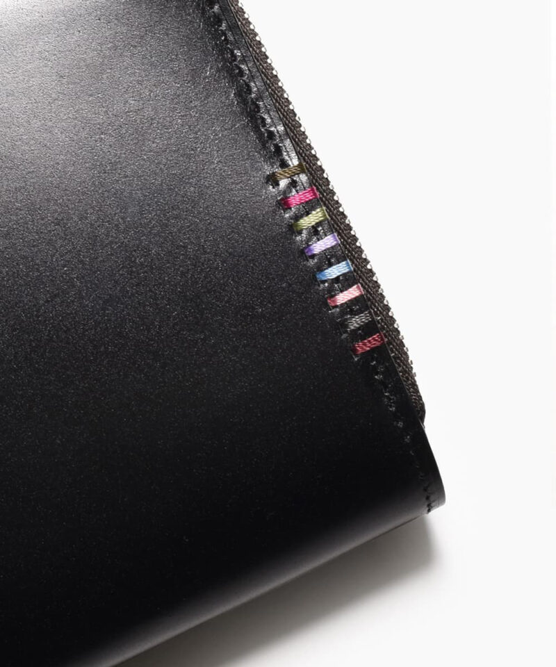 フジタカの財布に縫い込まれているカラフルなステッチの画像